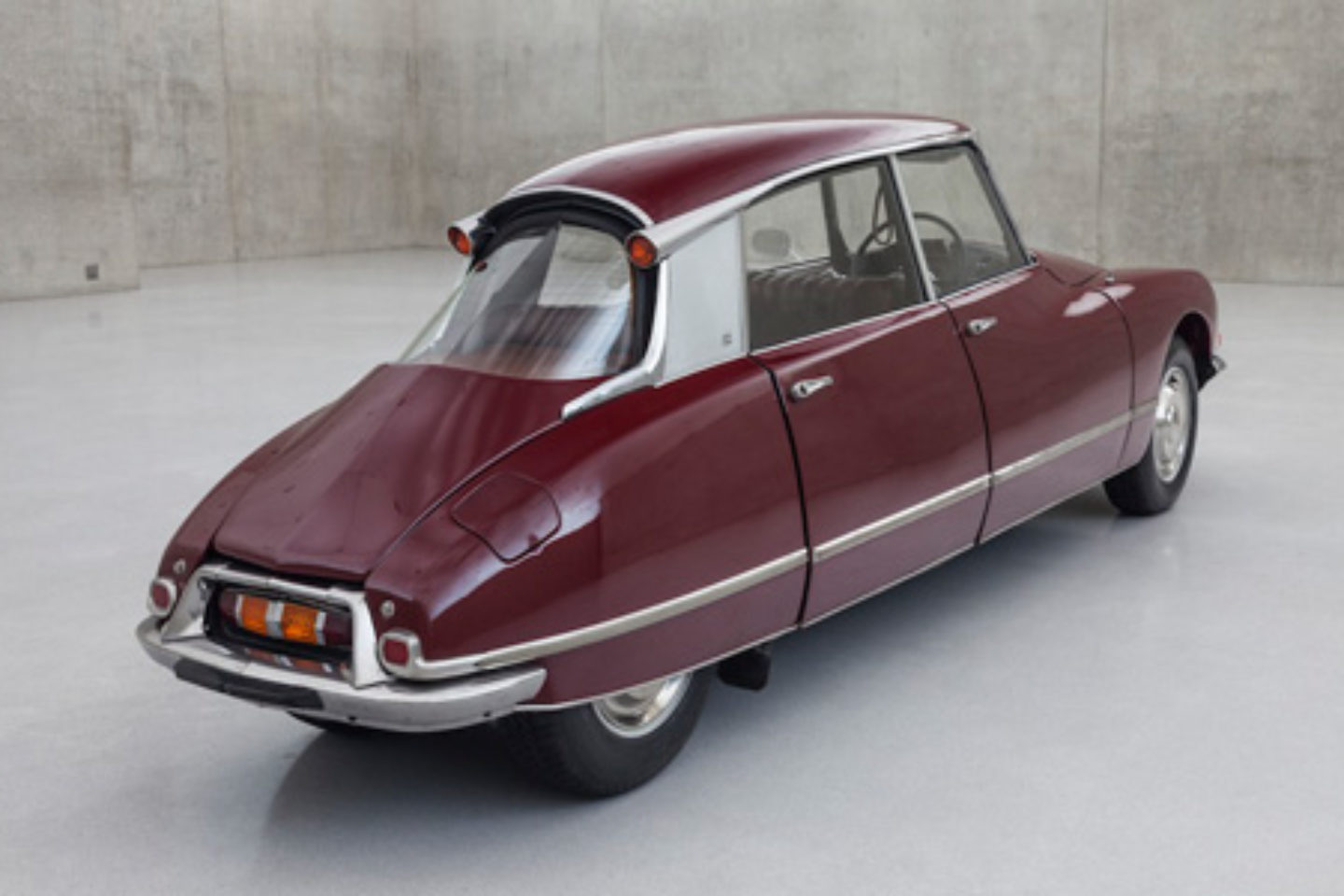 Модель машины ситроен. Citroen DS. Citroen ds2. Старый Ситроен DS. Ситроен 1900.