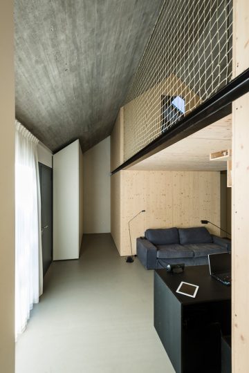 Compact_Karst_House_06