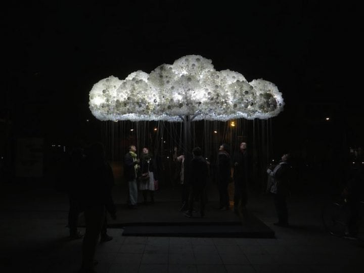 An Interactive Cloud Installation Made Of 6,000 Lightbulbs - IGNANT