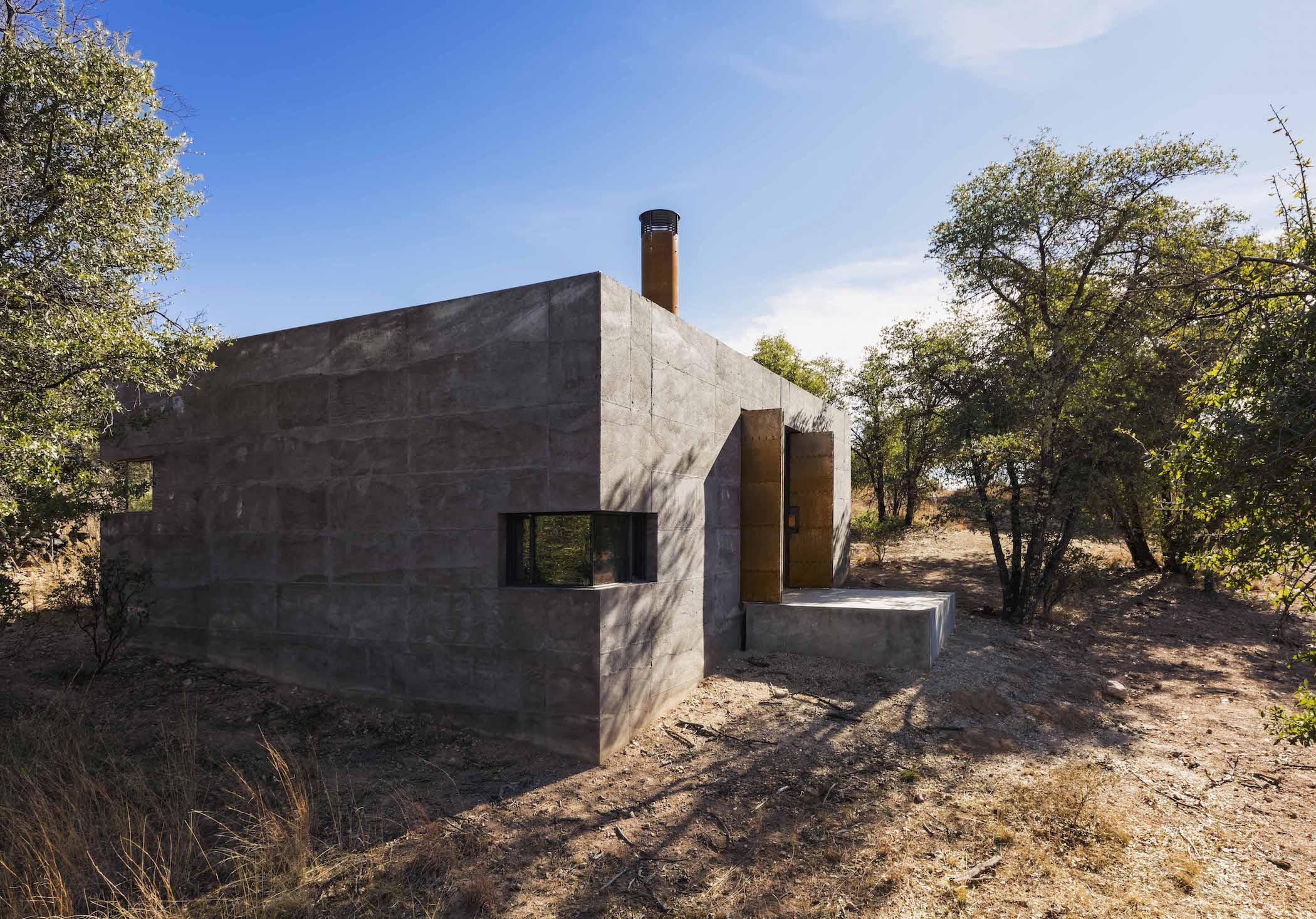 Off-The-Grid Living In The High Arizona Desert - IGNANT