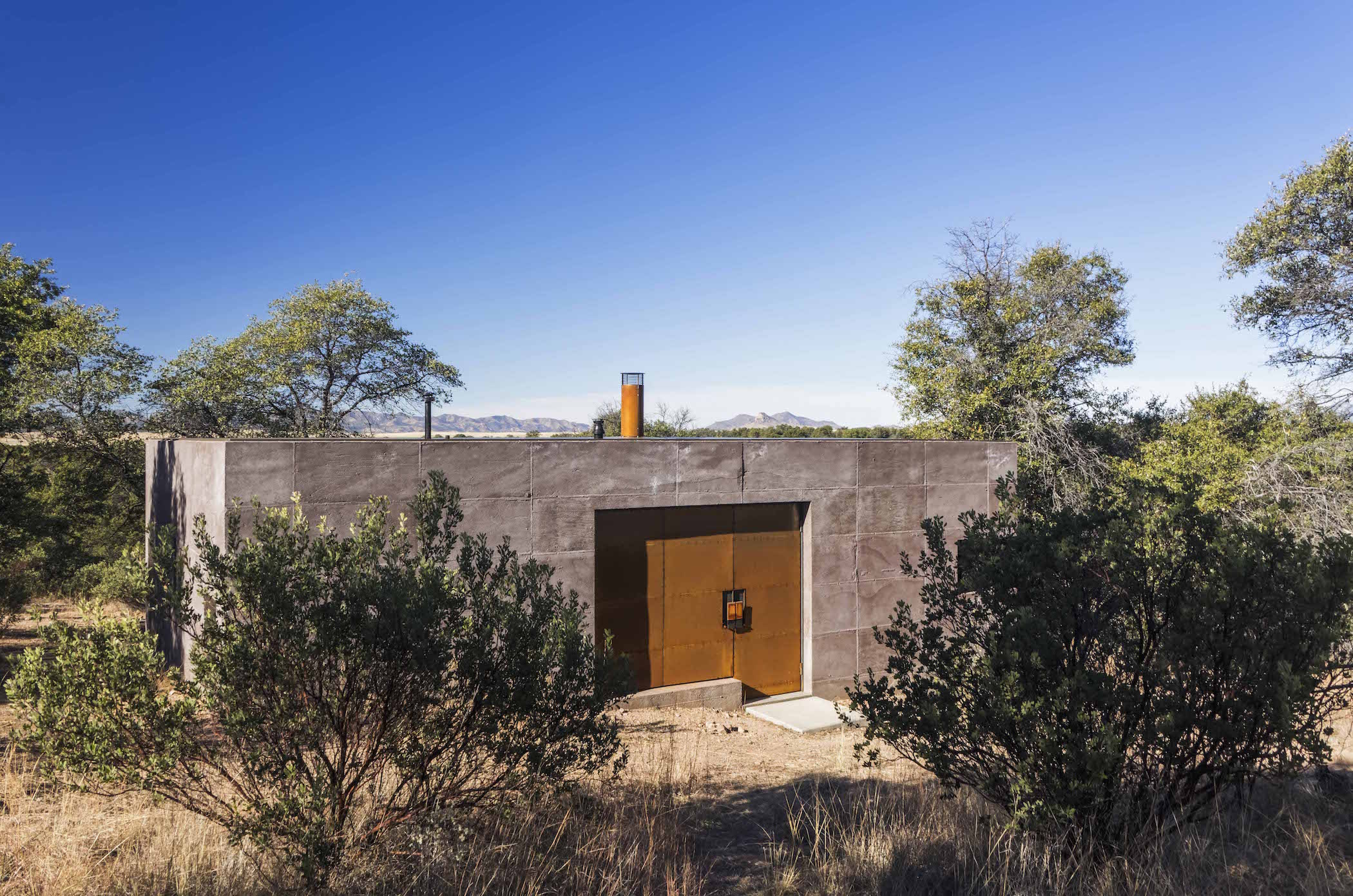 Off-The-Grid Living In The High Arizona Desert | iGNANT.com