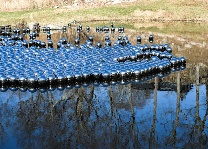 Yayoi Kusama’s 1300 Floating Steel Balls - IGNANT