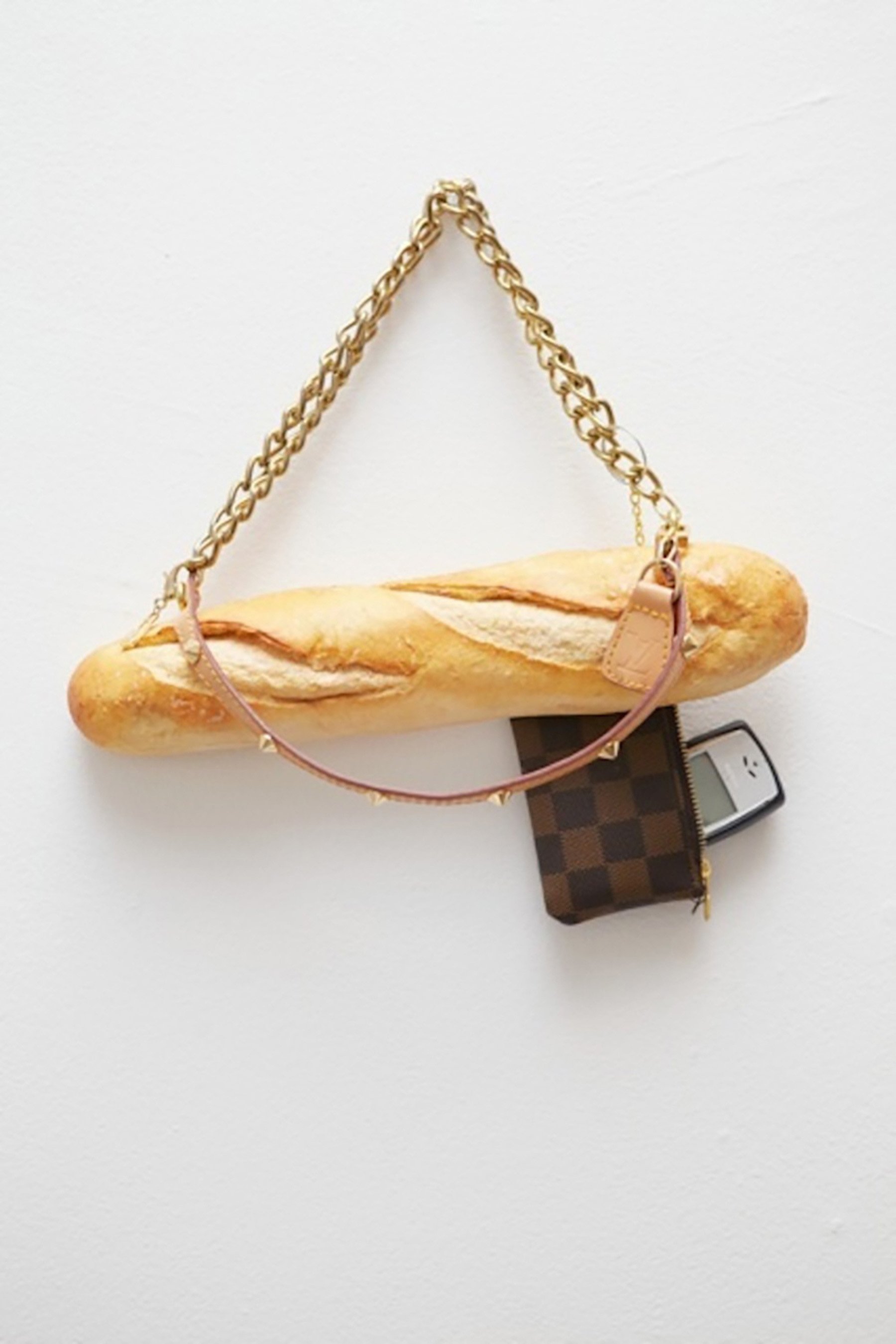 14 Things Every Woman Should Carry in Her Purse
