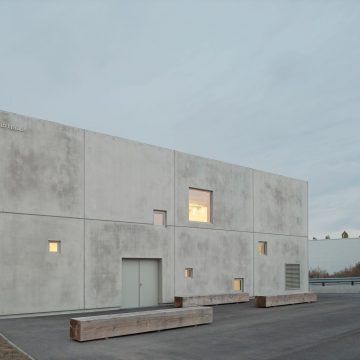 Club Traube Is An Aesthetically Grand Concrete Wine Store In Germany ...