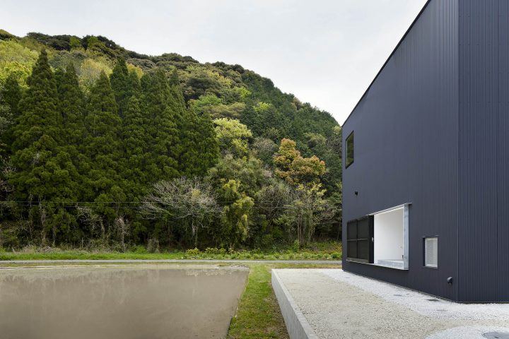 In Kadogawa, Kento Eto Atelier Has Designed A Minimalist Home Clad In ...