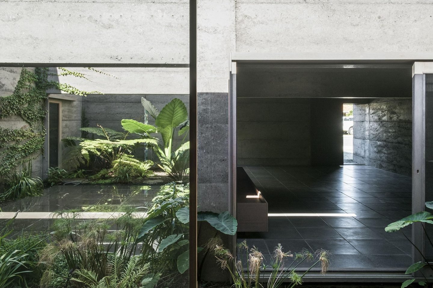 The Cloister House In Western Australia Achieves Tranquility Despite ...