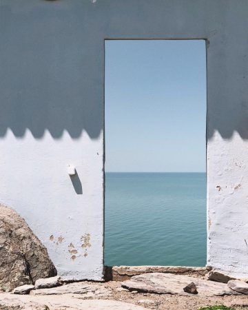 The Framed Sea: Illusory Photos That Serve As A Metaphor For Social ...