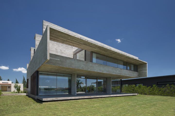 Luciano Kruk’s Latest Clean-Lined Concrete Home Overlooks A Lagoon In ...