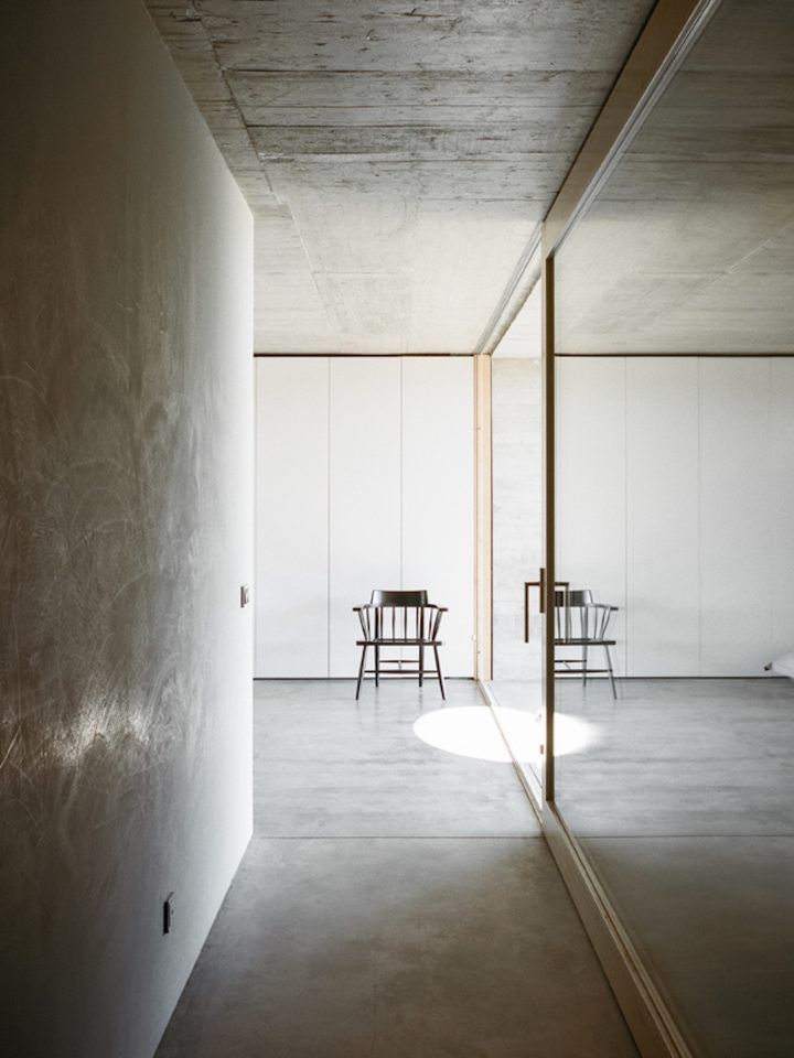 An Irregular Dome Shaped Like A Tidal Wave Marks This House In Monsaraz ...