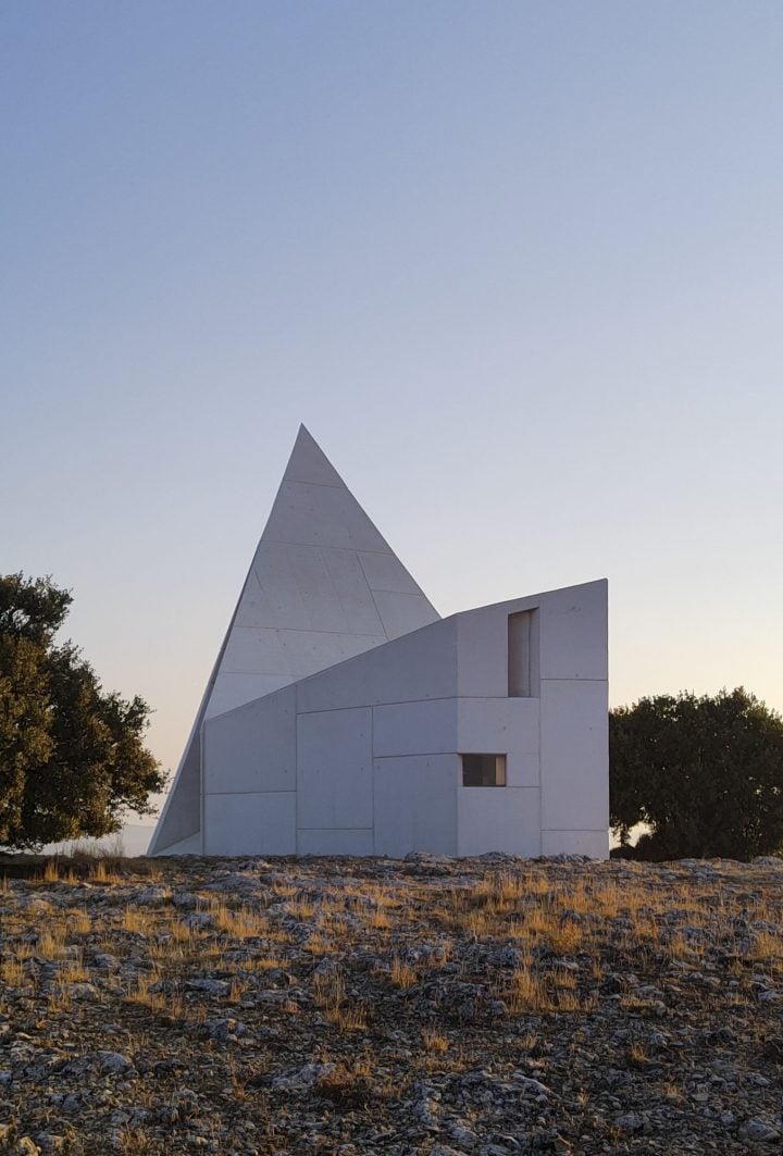 Chapel In Sierra La Villa Stands Out Due To Its Sculptural Presence And ...