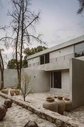 Casa Mate By Araujo Galvan Arquitectos Is A Study Of Simplicity And ...